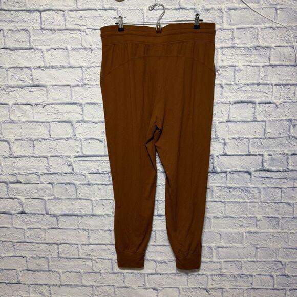 Lululemon Ready to Rulu High-Rise Jogger
Roasted Brown
Size 14 - Picture 3 of 15